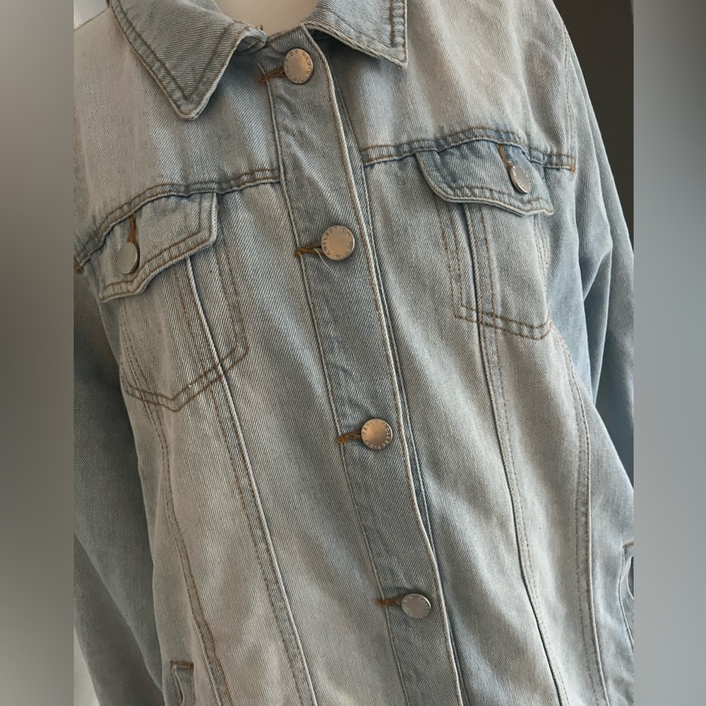 Plus 2X Denim Jean Jacket Distress Wash - Picture 3 of 7